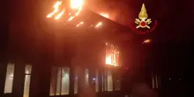 Incendio al Viola Park, distrutto il padiglione che ospita i giovani, quattro intossicati