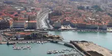 Livorno, turisti travolti da un pullman nel porto, morta la donna, gravissimo il marito