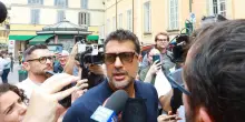 Fabrizio Corona condannato a un anno per evasione: in permesso dai domiciliari, a cena da amici