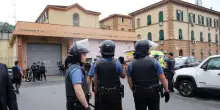 Tre giorni di sevizie a un detenuto 18enne dai compagni di cella: la causa della rivolta in carcere