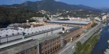Caldo, emergenza in officine Ansaldo a Genova: 12 operai in infermeria. “Lavoriamo con 36 gradi”