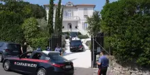 La Spezia, un uomo uccide a coltellate l’ex moglie: il braccialetto elettronico non funzionava