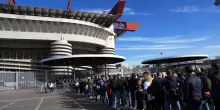 Più di mille euro per la semifinale di Champions League: online è caccia al biglietto di Inter-Barca