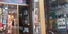 “Israeliani sionisti non sono benvenuti”: a Milano il cartello sul negozio di via Statuto