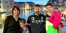 Uccise a 17 anni i genitori e il fratellino, la procura dei minori chiede 20 anni di carcere