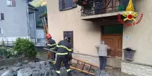 Valtellina, bomba d'acqua a Valdisotto: 50 persone evacuate, fango e detriti per le strade