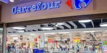 Carrefour annuncia 175 licenziamenti a Milano. Sindacati: “Scelte sbagliate scaricate su lavoratori”