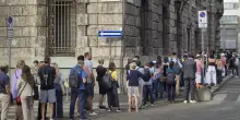 Ospedali, scuole, uffici. Nei servizi pubblici a Milano mancano 32 mila lavoratori: “Stipendi bassi”