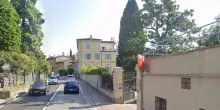 Gardone Riviera, per gioco fingono di gettarsi sotto le auto: investito un ragazzo del gruppo