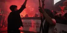 In piazza per Gaza: tensione al presidio trasformato in corteo tra spintoni e cariche della polizia