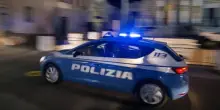 Offriva caramelle e regali a due fratellini vicini di casa, poi gli abusi: arrestato uomo di 67 anni