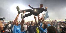 Napoli in festa per il quarto scudetto, è campione d’Italia. Conte commosso: “Straordinario”
