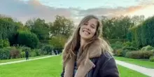Chiara Jaconis uccisa a Napoli da una statuina: “Lanciata da un tredicenne”. La famiglia: “Omertà”
