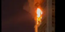 Napoli, incendio in un grattacielo del Centro direzionale: distrutti due piani