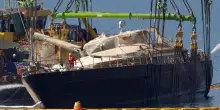 Il Bayesian è stato sollevato dall’acqua. Tutto pronto per il trasferimento sulla terraferma