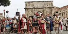 Turisti gladiatori per una notte: la sfida segreta al Colosseo