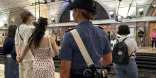 Termini, fermato il borseggiatore sciacallo: aveva rubato lo zaino al giovane suicida