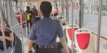 “Negro di m... ti uccido”, aggressione razzista su un bus di linea in centro a Roma di 4 ragazzi italiani