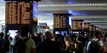 Guasto sull’Alta Velocità Roma-Napoli, disagi e forti ritardi: treno torna a Termini in retromarcia