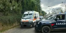 Torino, difende una donna durante una rapina e viene accoltellato: ferito un ventenne a Mirafiori
