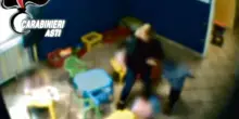 Strattoni e insulti razzisti ai bimbi, due maestre d’asilo inchiodate dai video