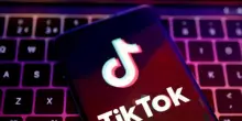 Irlanda, multa da 530 milioni a TikTok: “Ha inviato illegalmente i dati in Cina degli europei"