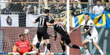 Parma-Como 0-1: Man sbaglia, Strefezza no. Si interrompe la striscia positiva di Chivu