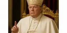 Trump si traveste da pontefice, la curia di New York: “Offensivo”