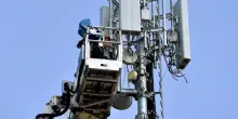 Fastweb, da oggi i nuovi numeri cellulari passano sulla rete Vodafone: l’ultima tappa delle nozze