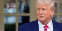 Trump si congratula con papa Leone XIV: “Un onore sia americano”. Ma la base Maga si spacca
