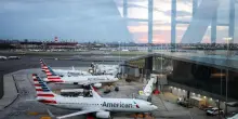 Aerei vuoti e viaggiatori in calo: lo schiaffo di Trump al mondo svuota di turisti gli Stati Uniti