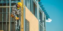 Case green, gli italiani le vogliono ma costano troppo: “Sovvenzioni e sostegno pubblico sui lavori”