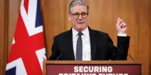 Incendio nella casa del primo ministro Starmer: indaga l’anti-terrorismo. Giornata di caos a Londra