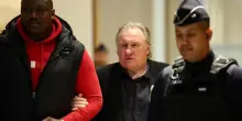 Depardieu “colpevole” di aggressione sessuale. Condannato a 18 mesi, farà ricorso