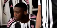 Juventus, dopo lo sponsor ecco la nuova maglia: è bianca, nera e rosa. Debutterà con l’Udinese