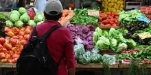 L’Istat rivede al ribasso l’inflazione ad aprile: la crescita dei prezzi stabile all’1,9%