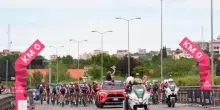 Toyota sostiene il Giro d’Italia di ciclismo con mezzi elettrificati