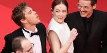 Emma Stone e le api di Cannes: “Paura sul red carpet? Un ridicolo vespaio”