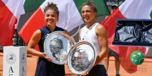Errani-Paolini, bis agli Internazionali: battute Kudermetova-Mertens. Festa con tuffo in piscina