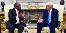 Nuovo match nello Studio Ovale, Trump attacca Ramaphosa: “Genocidio, uccidete i bianchi”