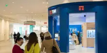 Tim vota il cambio di statuto Poste rinvia l’ingresso in cda