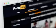 Pornhub, XNXX, XVideos e Stripchat: inchiesta dell’Ue, nel mirino l’accesso dei minori ai siti porno