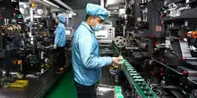 Ciclomotori da 400 dollari con le batterie che vengono dal mare: l’ultima sfida della Cina