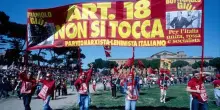 L’operaia: “Abolito l’articolo 18 ci siamo ritrovati tutti precari”