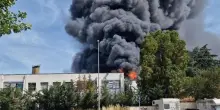 Incendio all’università, nube nera su Viterbo: “Non aprite le finestre”