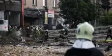 Guerra Ucraina-Russia, le news. 215 attacchi russi, 5 morti. Zelensky: “Putin assassino di bambini”