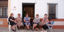 Andalusia, stretta sulle sedie in strada per prendere il fresco: “Una tradizione che può infastidire"