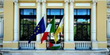 Calabria, oltre cento Comuni espongono la bandiera della Palestina. “Fermiamo il massacro”