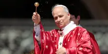 Il Papa denuncia i femminicidi. E torna sul no alle guerre: “Aprite le frontiere, abbattete i muri”