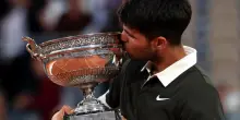 Sinner battuto da Alcaraz nella finale più lunga della storia del Roland Garros